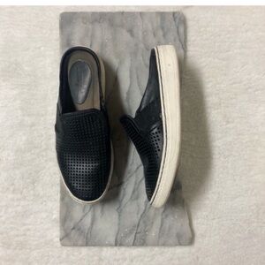 Earth Slip On Flats Mules Size 6.5 Black Leather